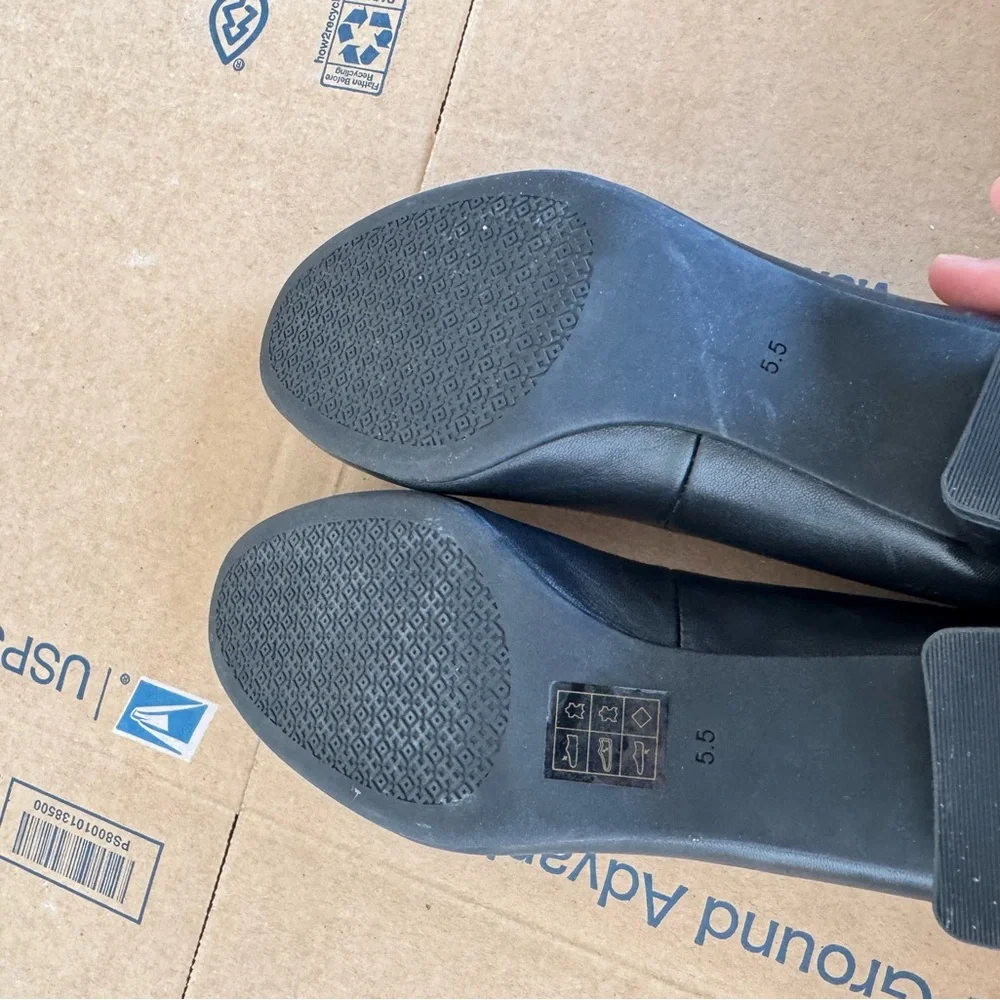 Tory Burch Women’s Chelsea Block Heel Pumps - Picture 7 of 8